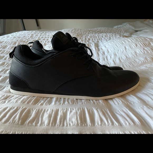 Aldo Smooth Black Dressers - Picture 4 of 6